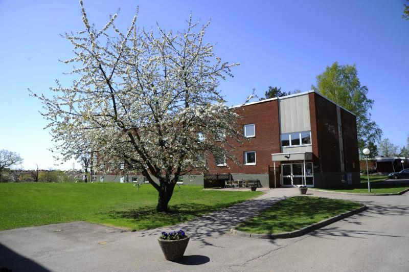 Logi Tuppen, Vandrarhem - Oskarshamns Folkhoegskola エクステリア 写真